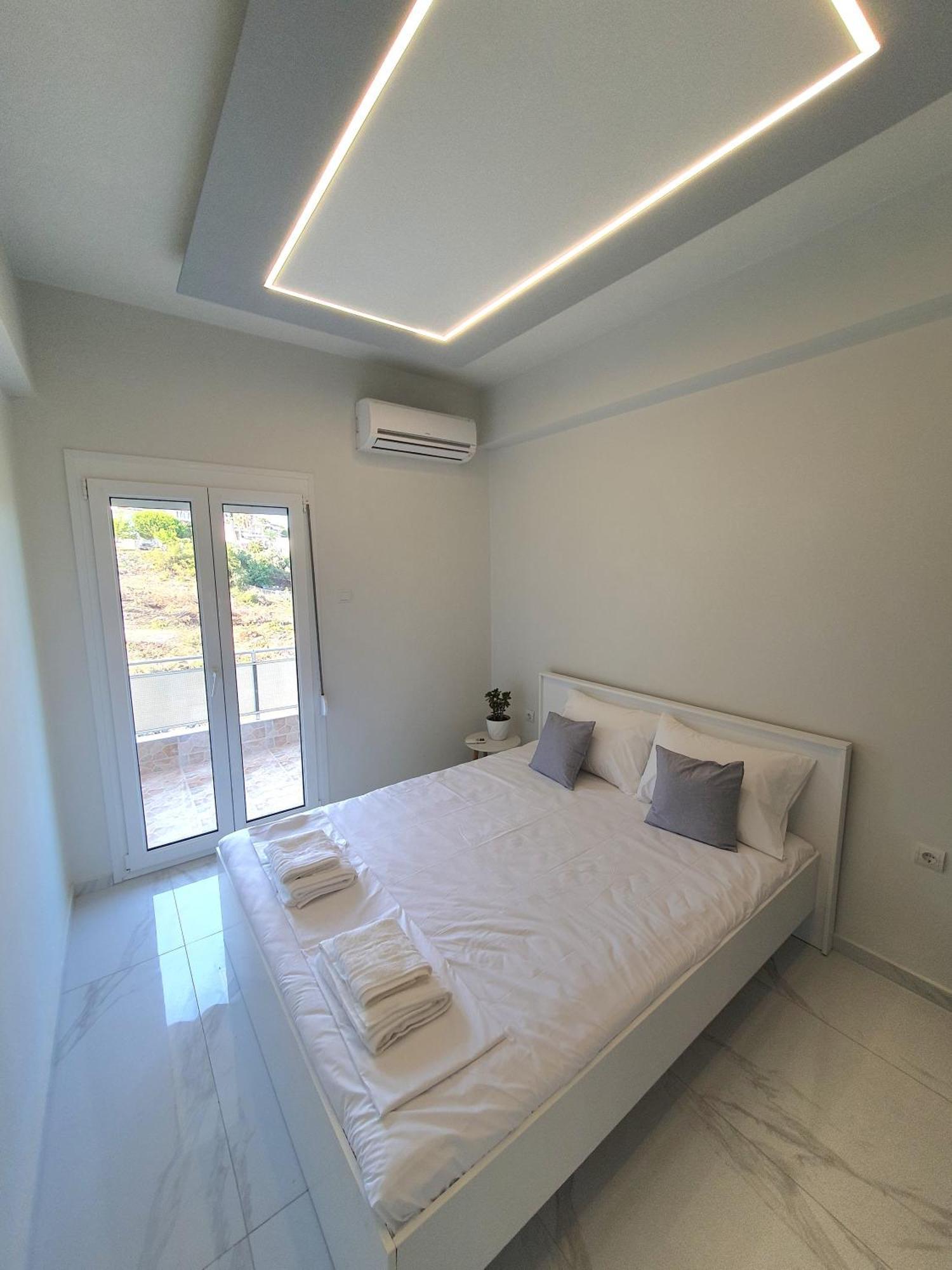 Riviera Penthouse Apartment Palaiontsiflikion Exterior photo